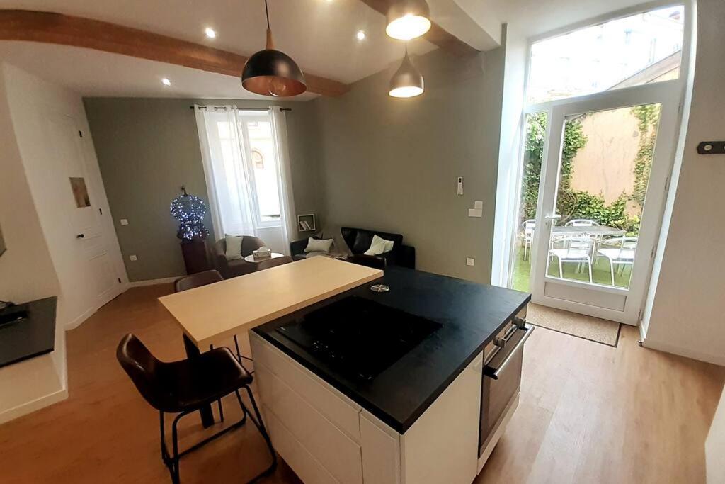 Classe 4 Etoiles - Cybele - Centre Ville 2 Chambres, Cour Privative Et Garage Vienne  Buitenkant foto